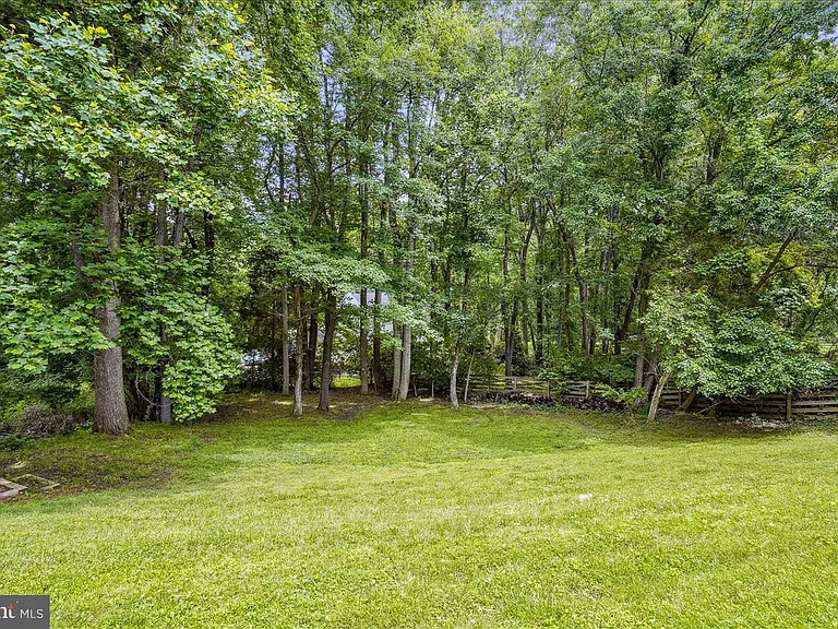 9708 Locust Hill Dr — Photo 7