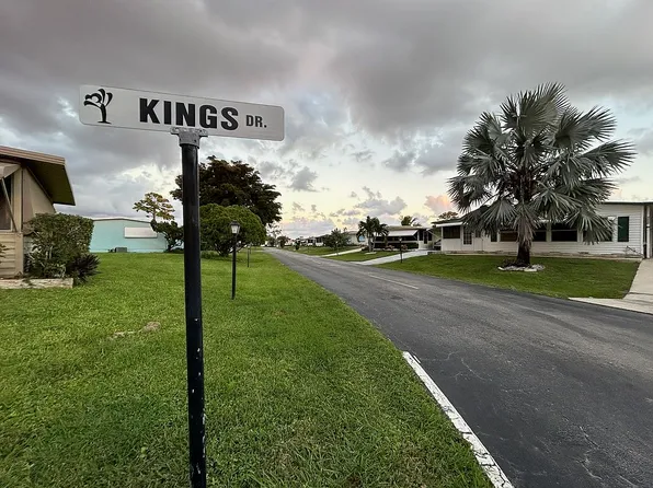 8888 Kings Dr, Boynton Beach, FL 33436