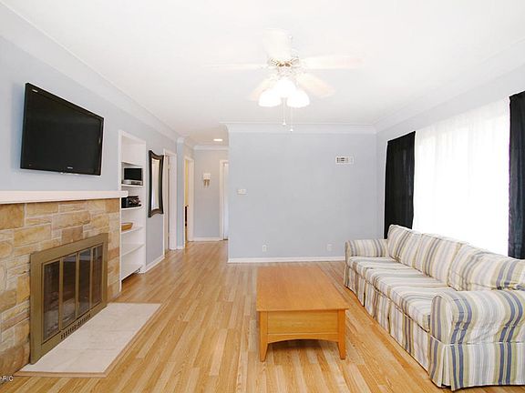 4th image of 750 Columbia Ave