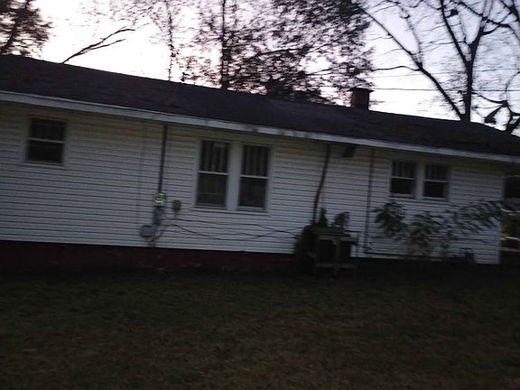 2nd image of 404 Chisholm St