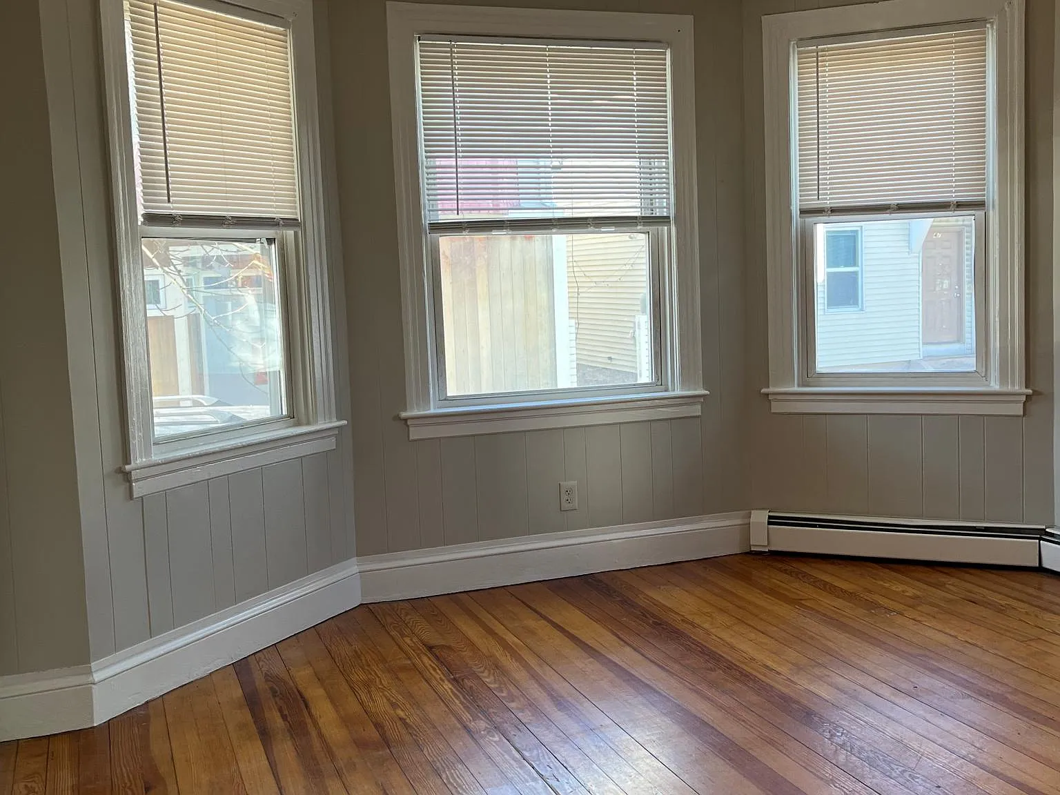 54 Courtland St — Photo 2