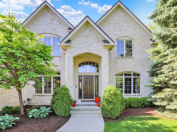 3rd image of 16316 Brookhollow Dr