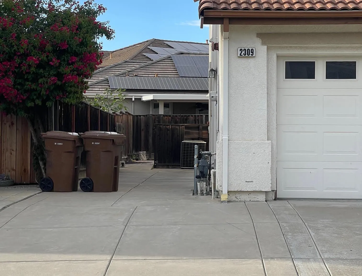 4 bed, 2.5 bath, 2091 sqft, $3,600 — Photo 4