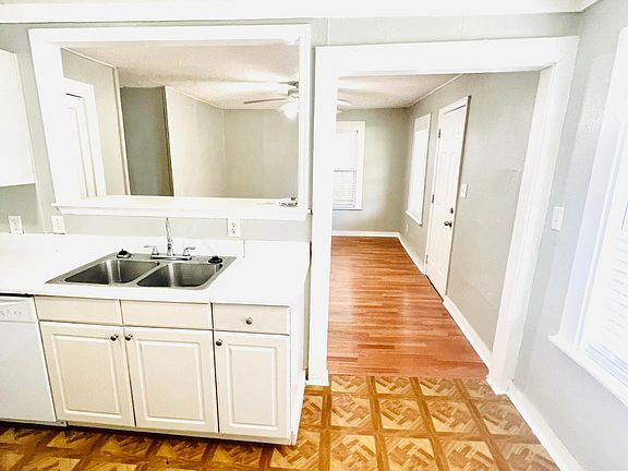 3rd image of 6416 S Himes Ave