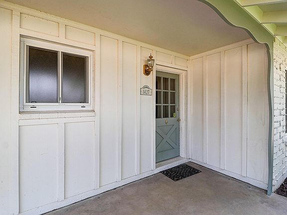 4th image of 1427 N Sunset Dr