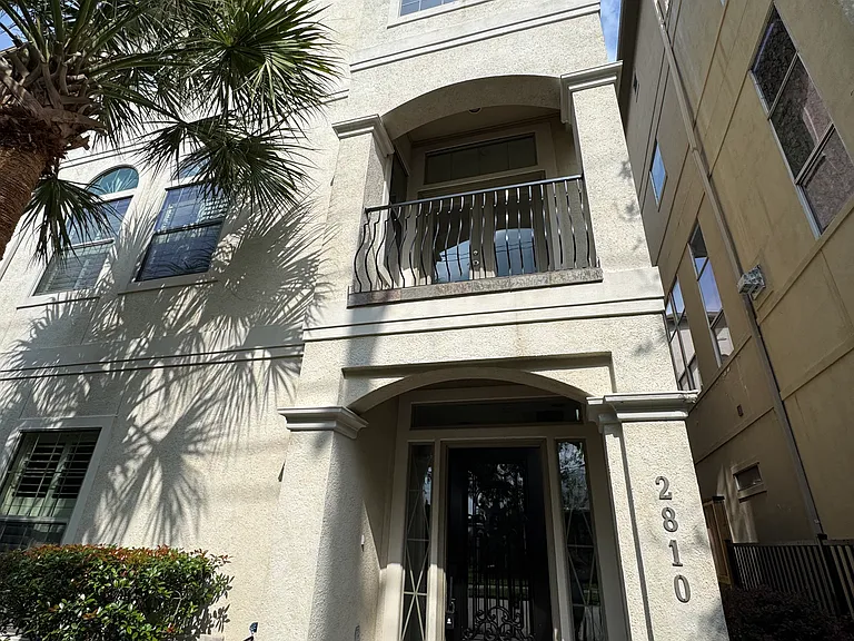 2810 Helena St — Photo 2