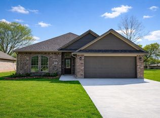 1039 S Anderson St, Angleton, TX 77515