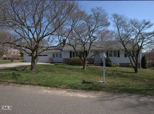 15 Dalecot Dr, Trumbull, CT 06611
