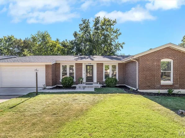 1124 Briarhurst Dr, Manchester, MO 63021