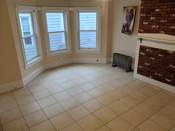 17 Longmont St #2, Providence, RI 02908