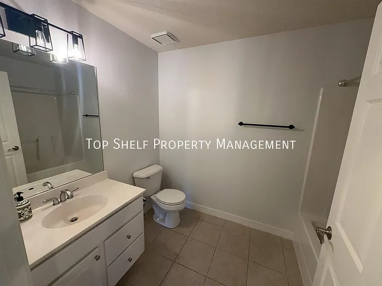 101 NW 8th St #105 — Photo 9