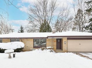 W131S6689 Kipling Dr, Muskego, WI 53150