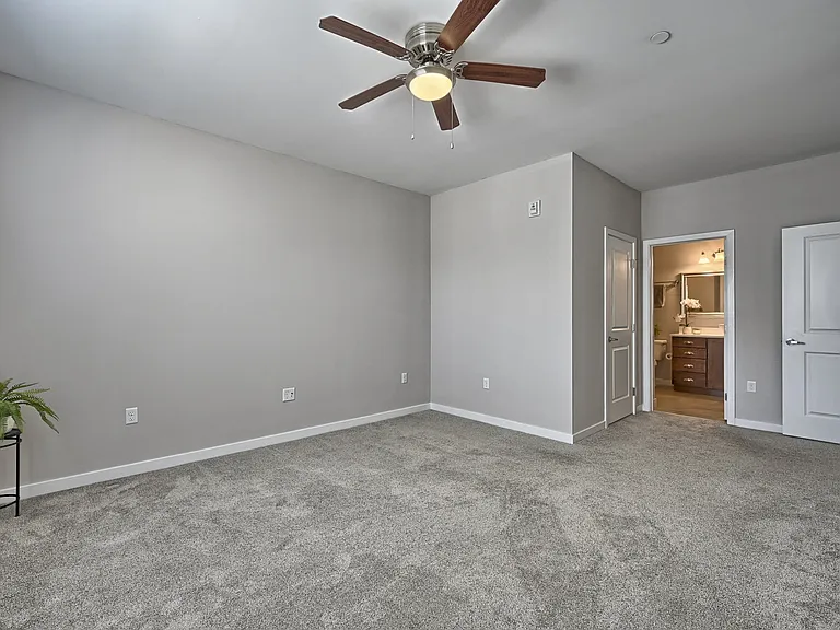CenterPointe Apartments — Photo 21