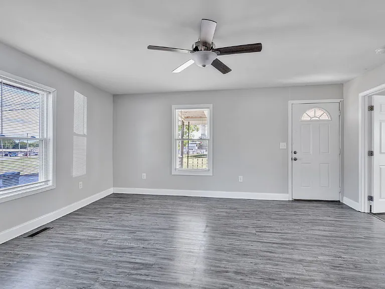 104 Lake Ave — Photo 7