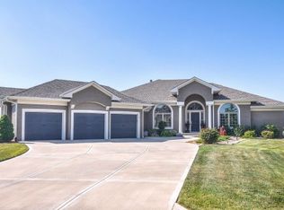 501 SE Snaffle Bit Ct, Lees Summit, MO 64082