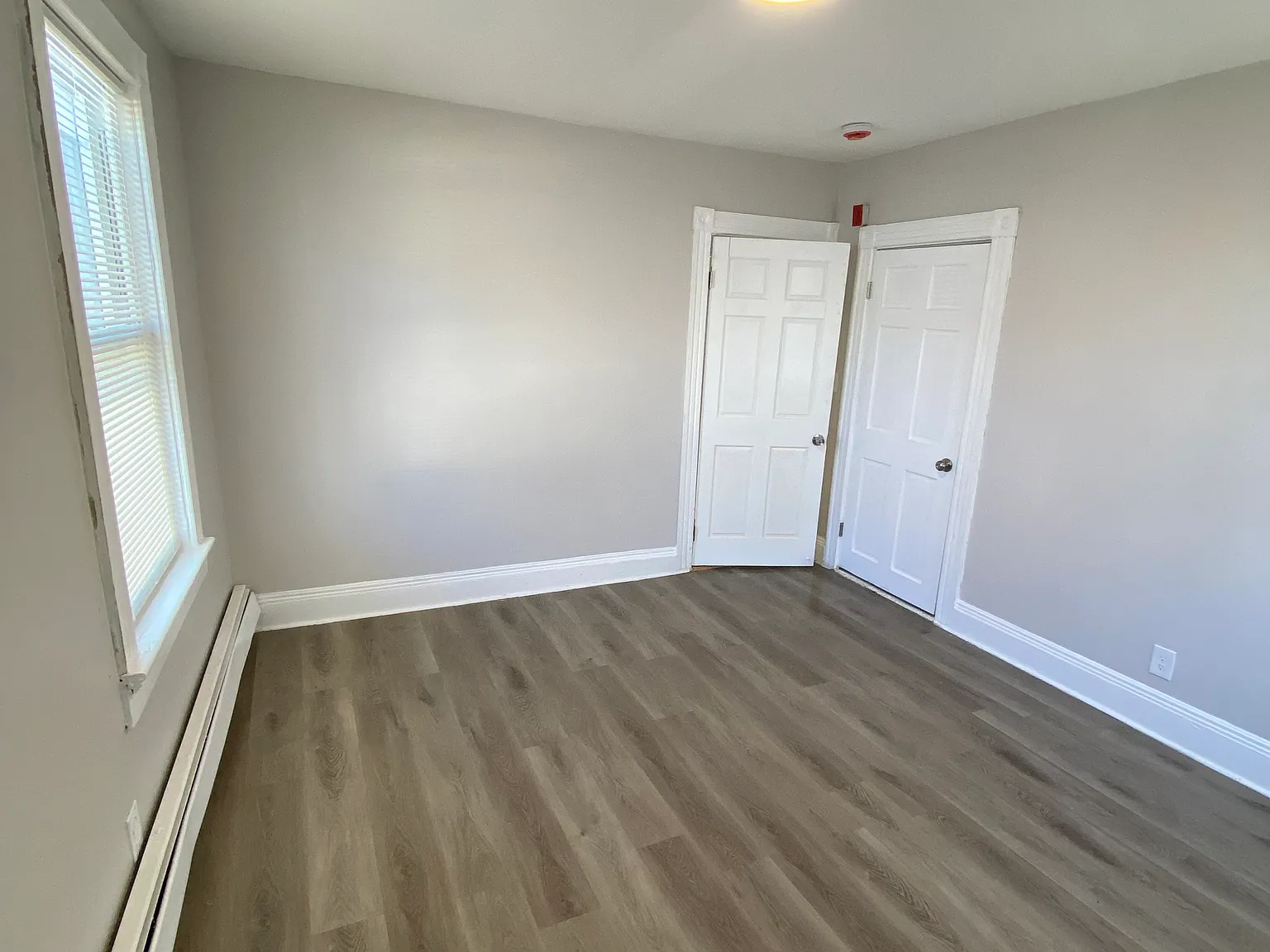 2 bed, 900 sqft, $1,800 — Photo 4