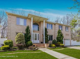 46 Carolyn Ct, Staten Island, NY 10309
