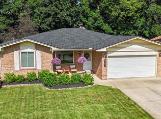 8233 Sandpiper St, Canton, MI 48187