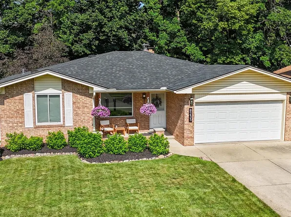 8233 Sandpiper St, Canton, MI 48187