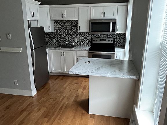 4th image of 280 W 17th St #25