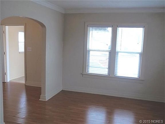 3rd image of 903 1/2 S Yale Ave