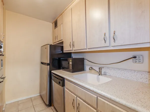 70-25 Yellowstone Boulevard image 11 of 35