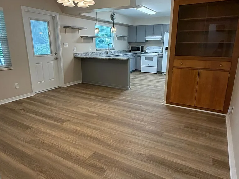 1109 W Plymouth St — Photo 20