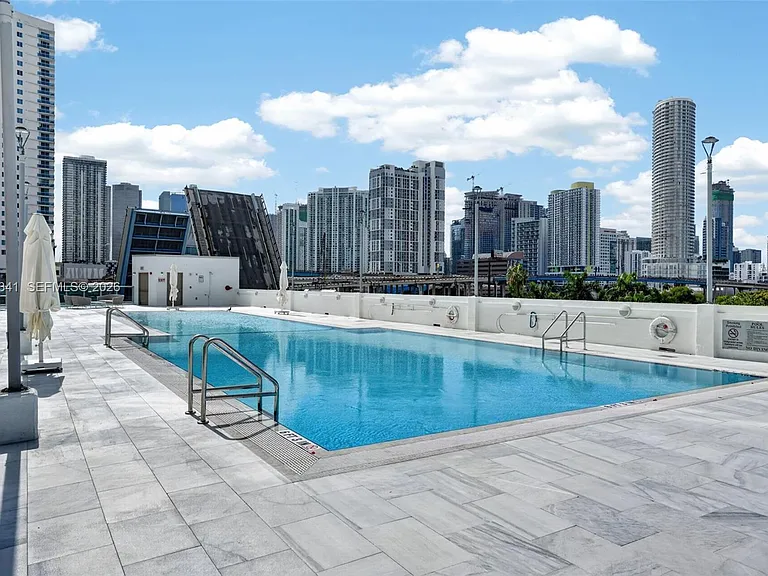 10 SW South River Dr #1010 — Photo 26