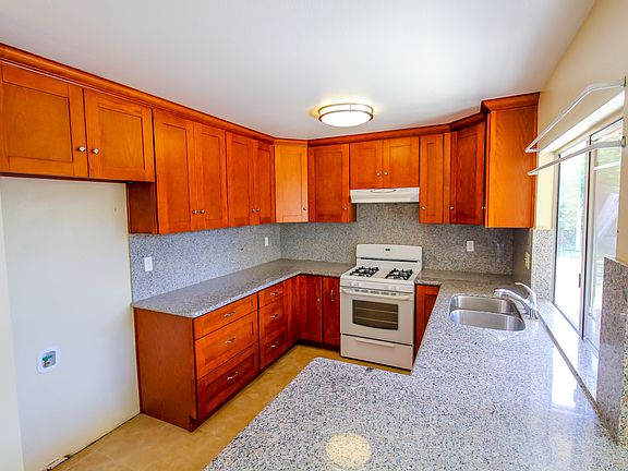4th image of 1505 Clavelita Pl