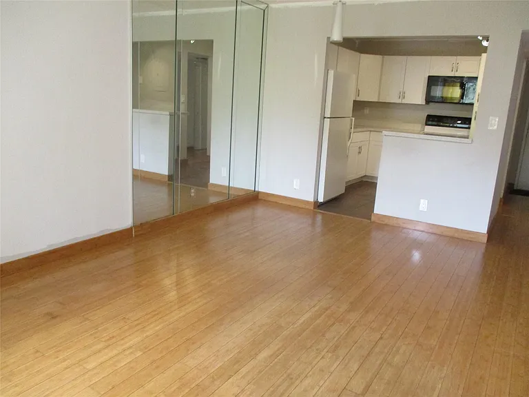 2731 Taft St #201 — Photo 3