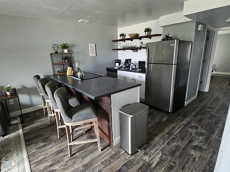 Deer Valley Dr — Photo 2