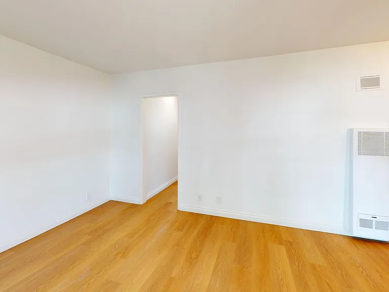 The Clair Manor Apts...Hollywood Hills...Fully Renovated...CALL NOW! — Photo 12