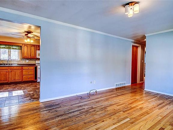 5th image of 213 Northmont Dr