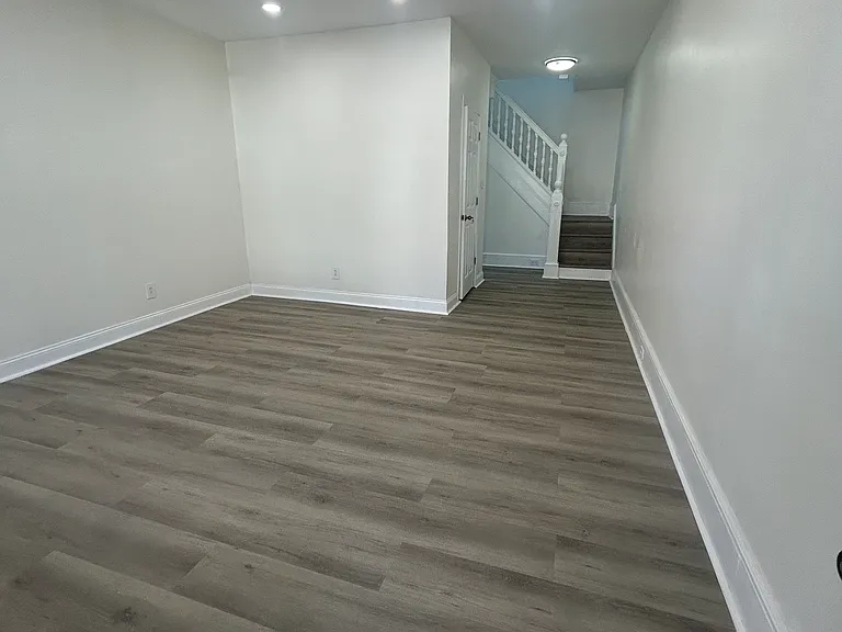 1207 W Norwegian St — Photo 2