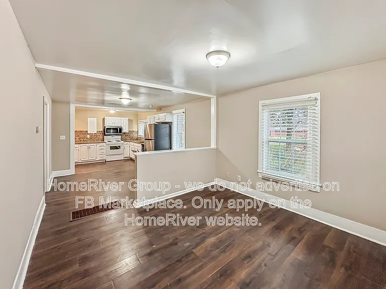 1310 Roanoke Ave — Photo 6