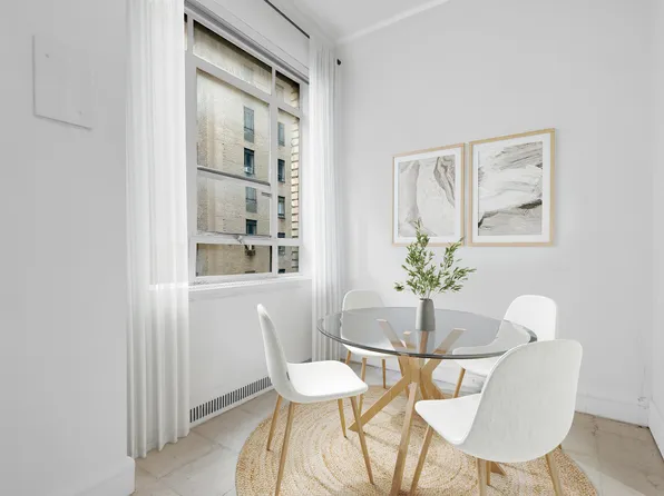 25 Central Park West image 3 of 11