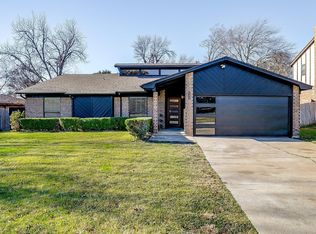 209 Covington Dr, Benbrook, TX 76126