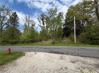 1445 Parkview Dr, Madison, OH 44057