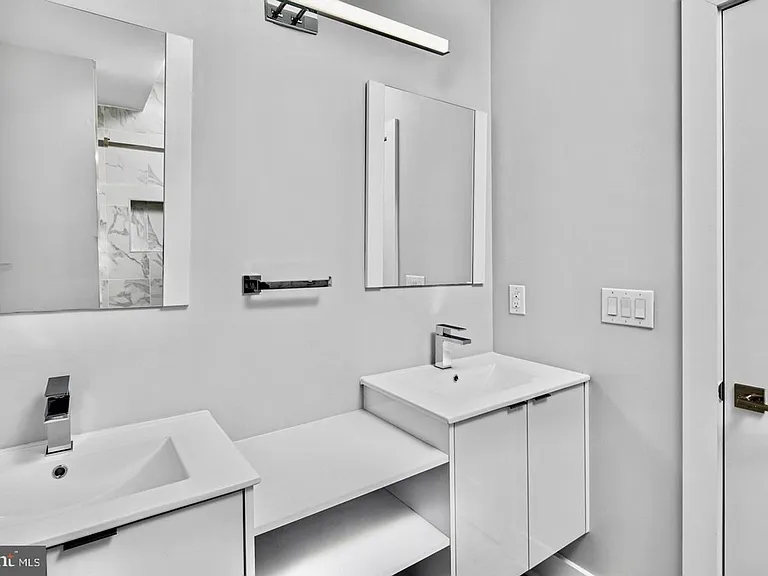 Brand New Luxury Apartments — Photo 23