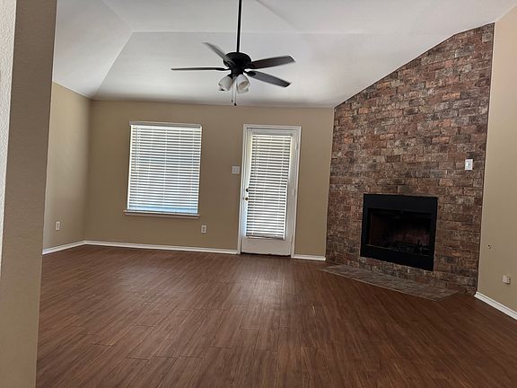 3rd image of 607 Spanish Oak Ct