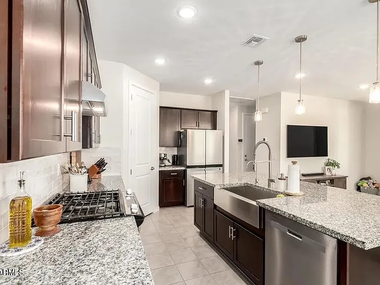 17404 W Sunnyslope Ln — Photo 4