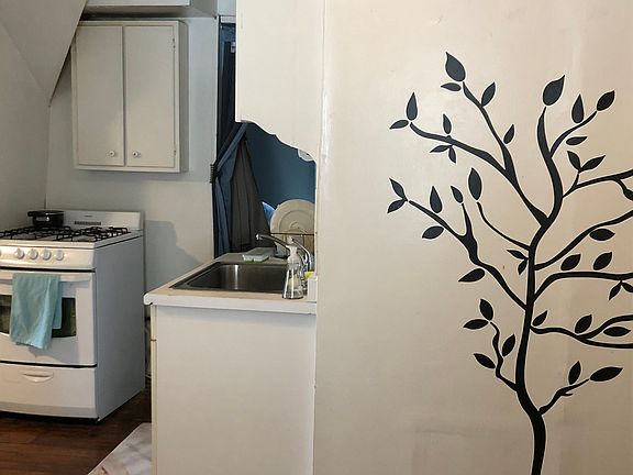 Kitchen - gas stove and sink area