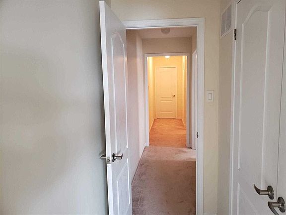 5th image of 71 Preston Meadow Ave