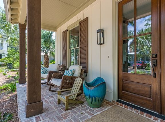 4th image of 1051 Village Oaks Ln