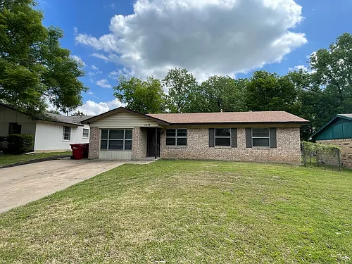 1338 McCall St Photo 1