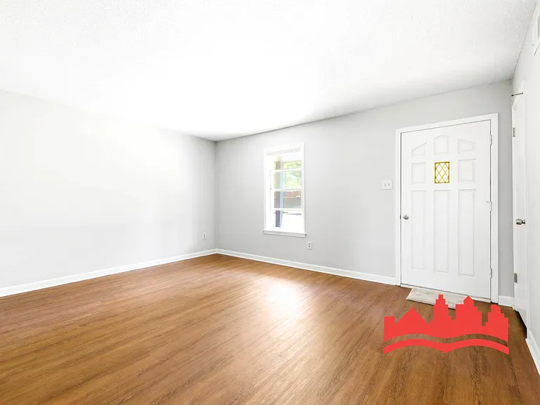 3063 Mary Elizabeth Dr — Photo 8