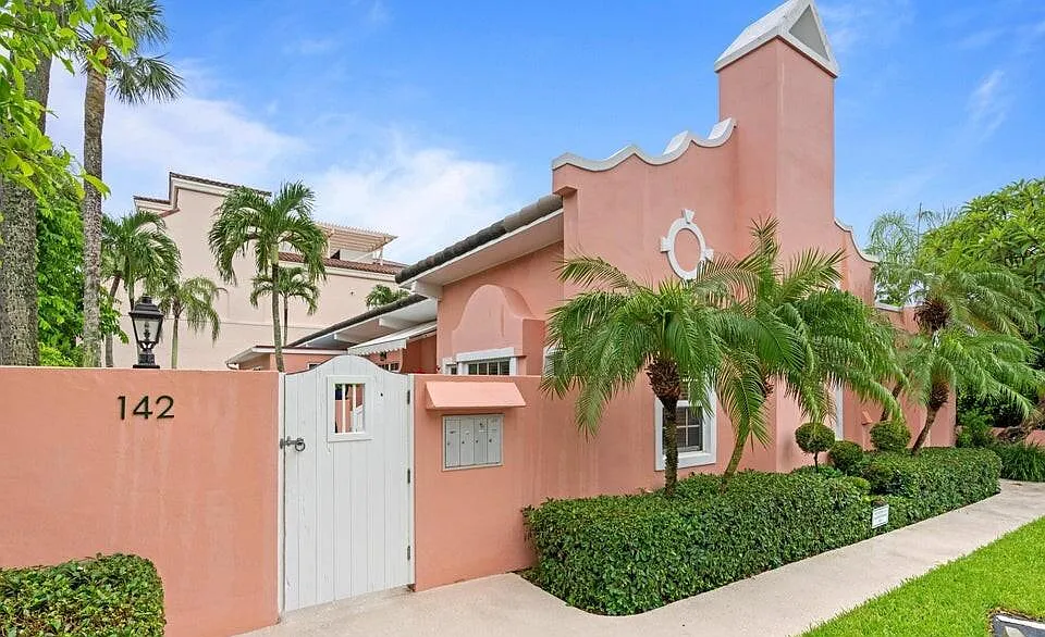 142 Peruvian Ave #102