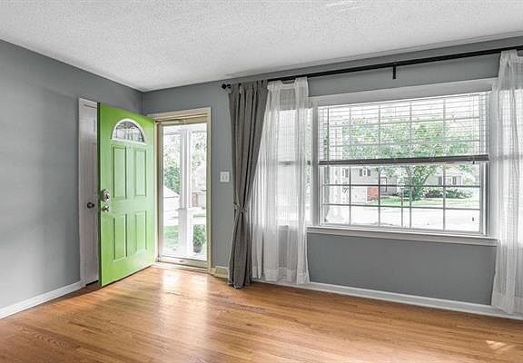 5th image of 10508 W 91st St