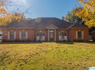 2803 Willowick Trl SE, Owens Cross Roads, AL 35763