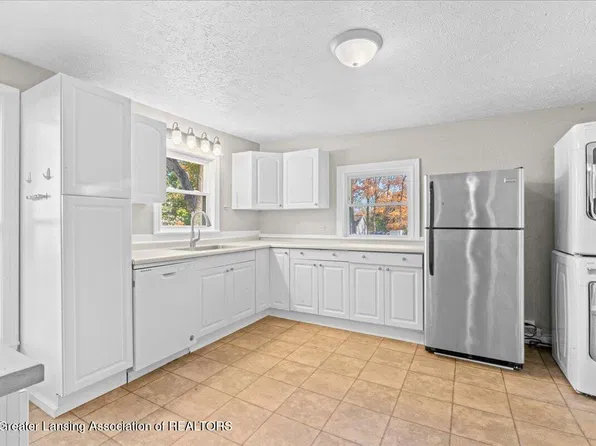 446 N Sheldon St, Charlotte, MI 48813